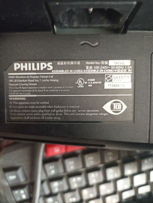 Монітор плюс системні блоки  плюс мишки  і колонки  і клавіатура