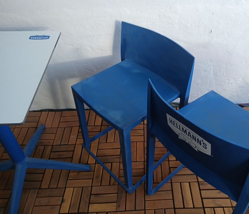Mesa e duas cadeiras