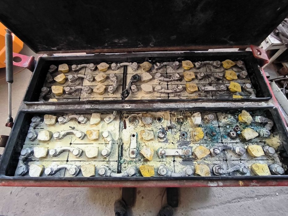 Serwis akumulatorów trakcyjnych baterii wózków widłowych 24V 48V 80V