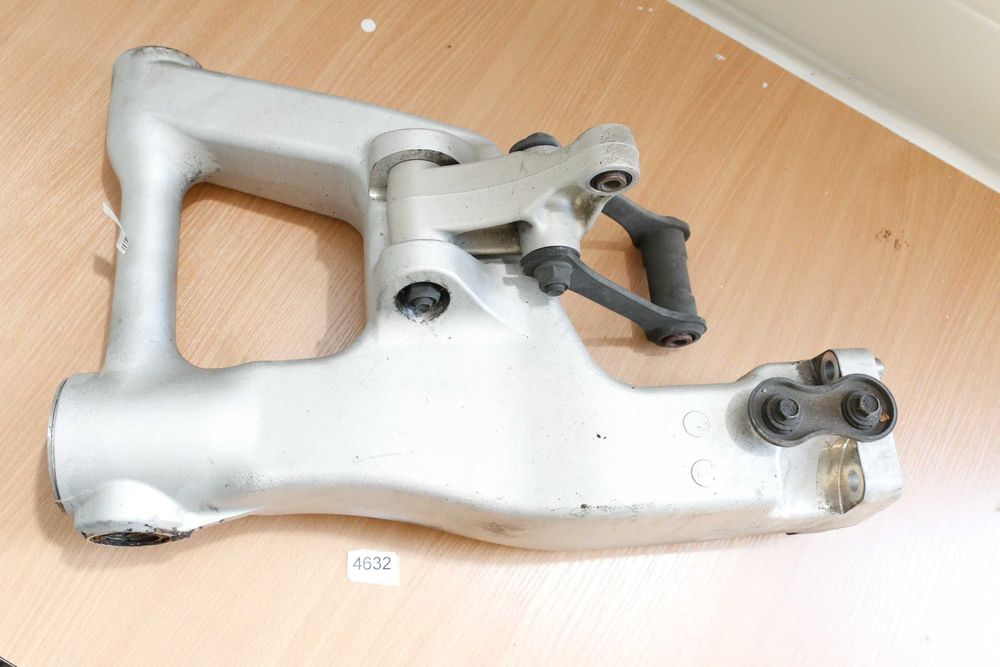 4632 Honda Goldwing GL 1800 Wahacz tylny 01-10