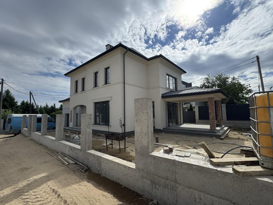 Продаж с Бірки сучасного окремо стоячого будинку в житловому масиві