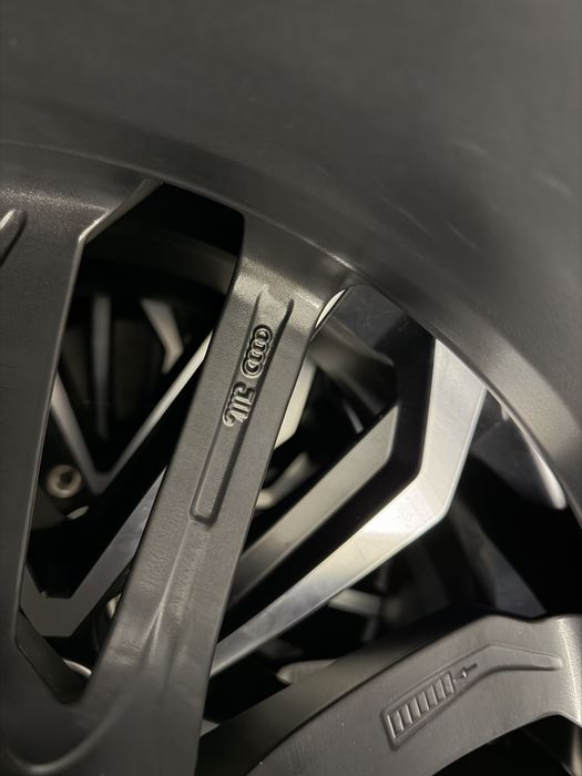 Nowe oryginalne koła letnie alufelgi 19 Audi A4 A5 S4 S5 B8 B9