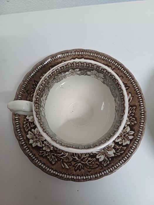 Chávena de café mais taça antiga