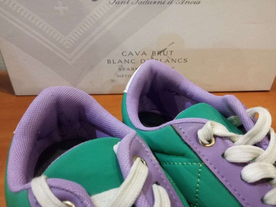 Продам женские оригнальные кроссовки Reserved. Лёгкие