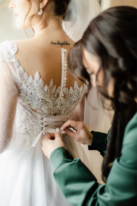 Продам весільну сукню