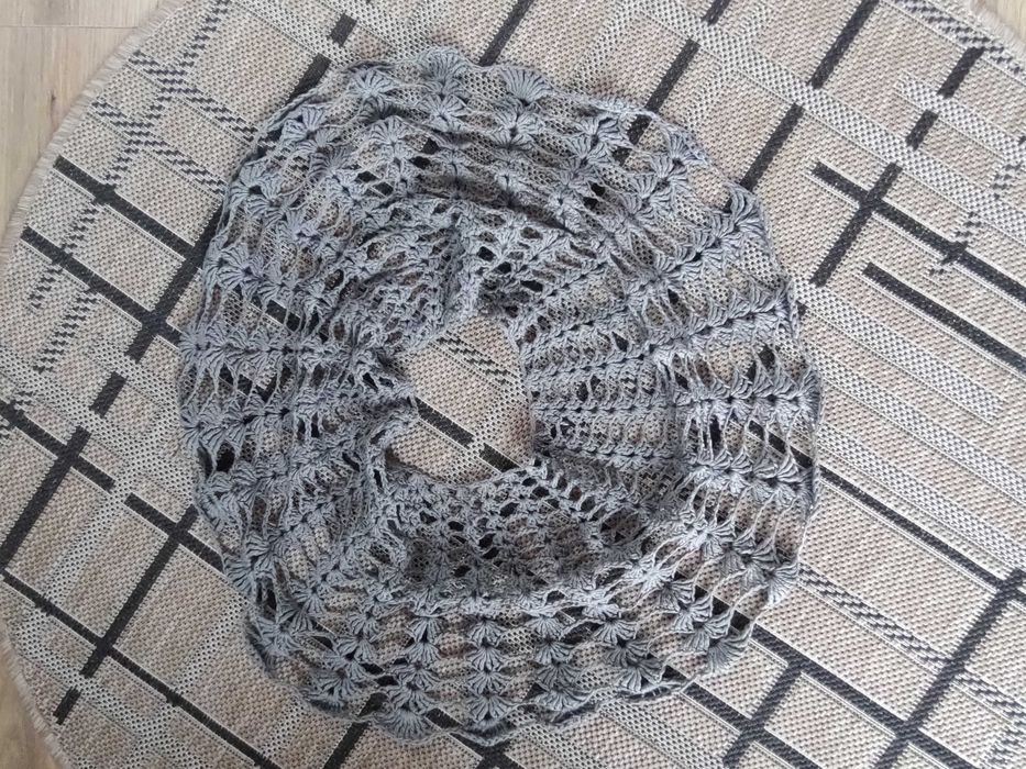 szara spódniczka narzutka na spódnice