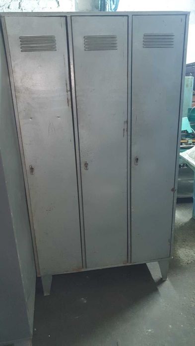 Шкафи металеві 3 шт