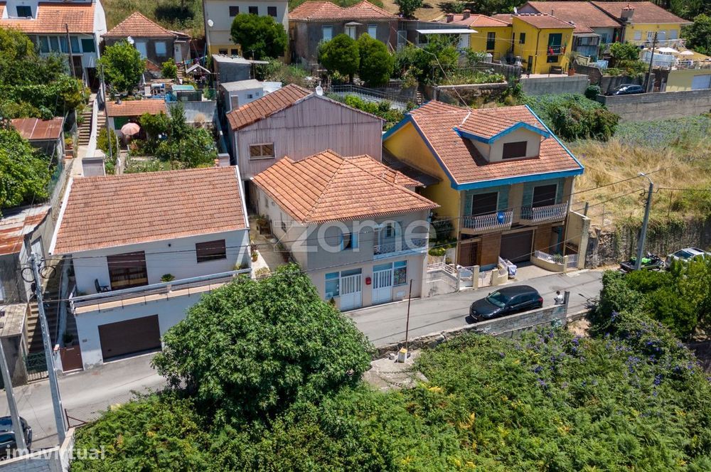 Two-Storey House: Residential Unit and Commercial Shop – Foz do Sousa, Gondomar