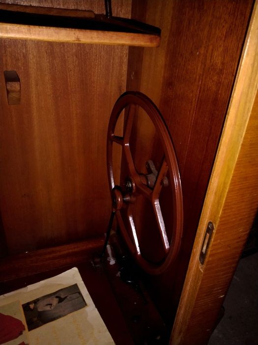 Продам швейную машинку