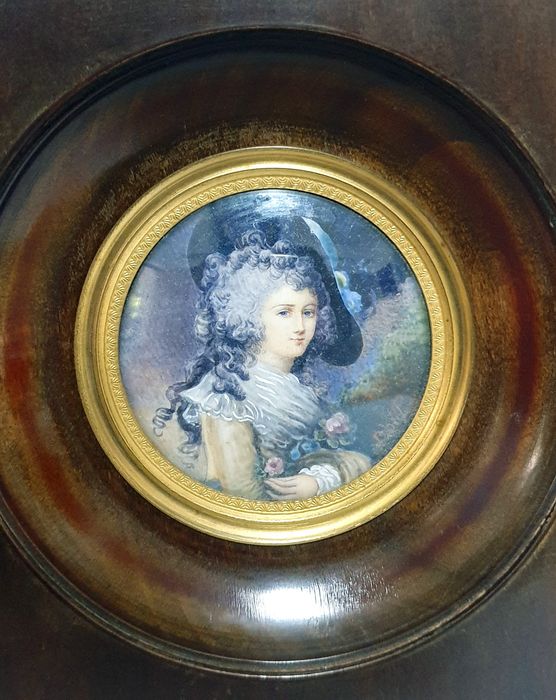 Exquisite antique magnifying-glass painting portrait of the "Duchess of Devonshire"