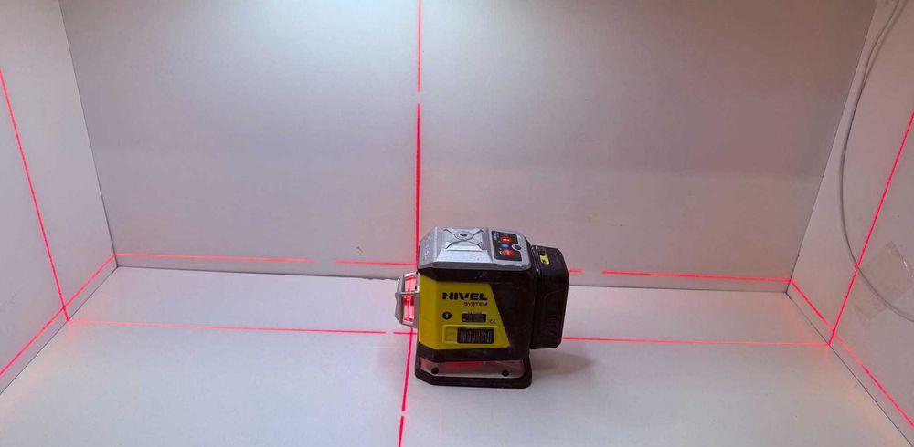 Laser krzyżowy Nivel System CL3R – z czerwoną wiązką