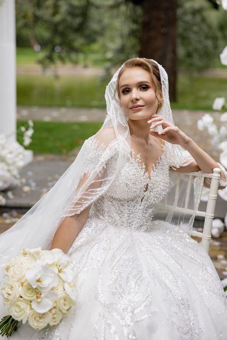 Продається весільна сукня