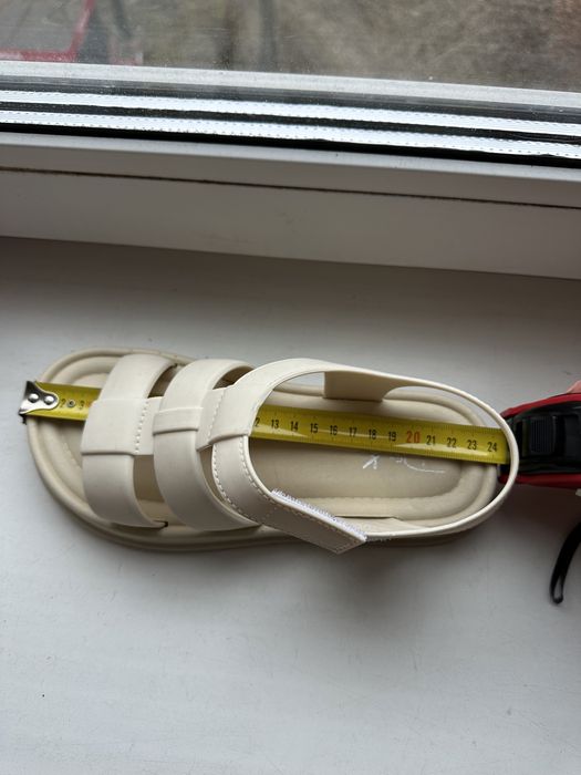 Кремові босоніжки