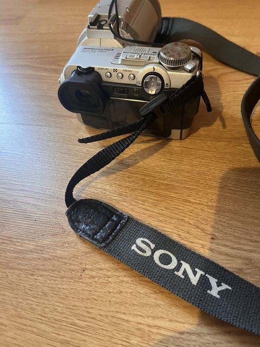 Camera digital Sony Cyber -shot DSC-F715, 5 MP Carl zeiss