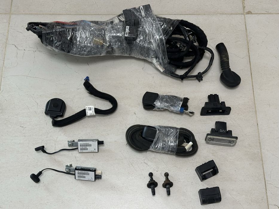 Tesla model S кришка багажника деталі антена gps