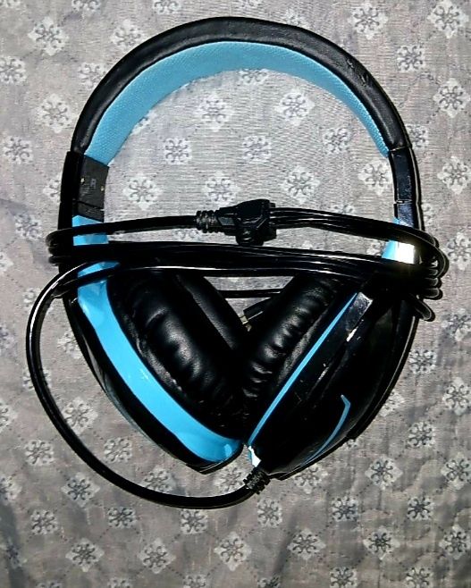 PS4 + Fones + 2 jogos