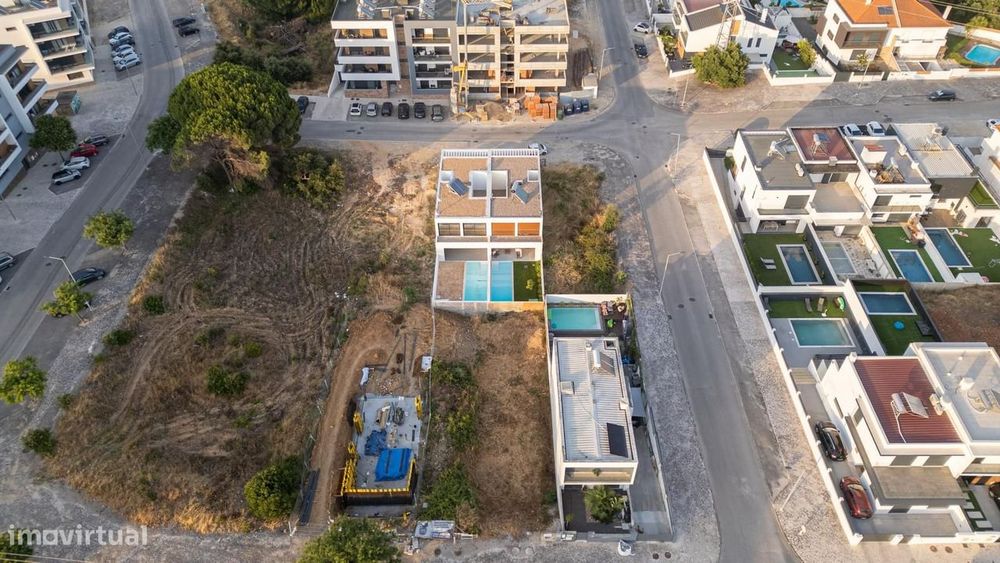 Moradia Geminada T3 com piscina, Quinta da Amizade, Setubal
