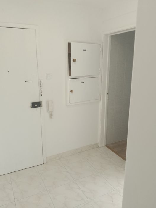 T2 renovado no centro de Queijas