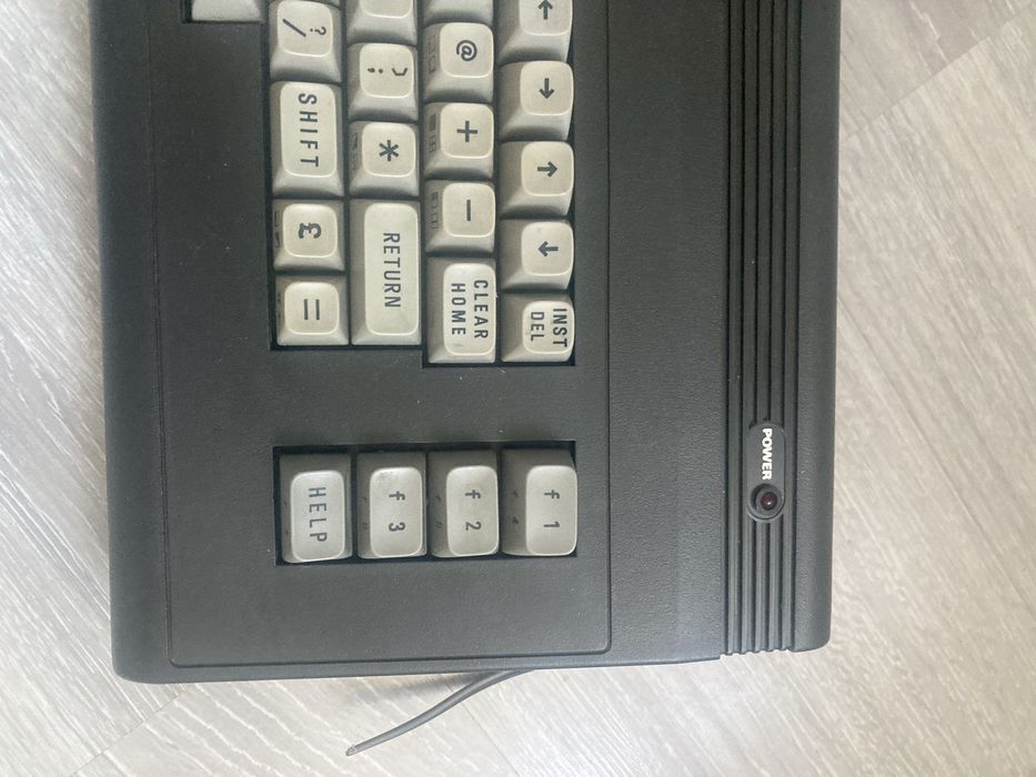 klawiatura commodore 16