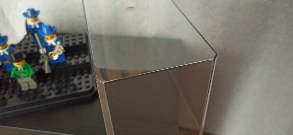 Ekspozytor na minifigurka LEGO gablotka