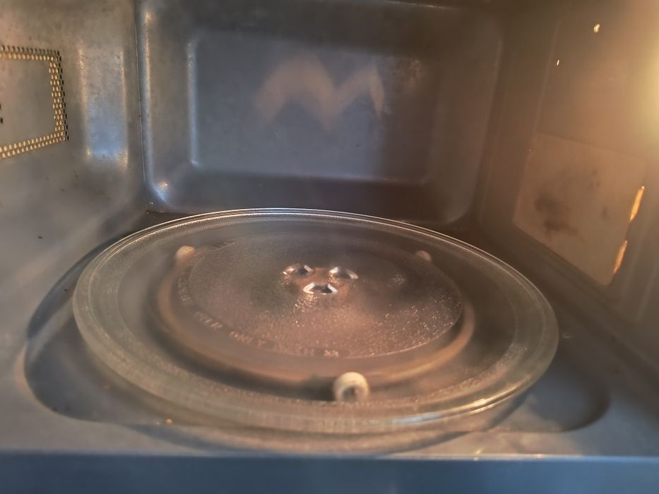 Продам мікрохвильову піч Toshiba