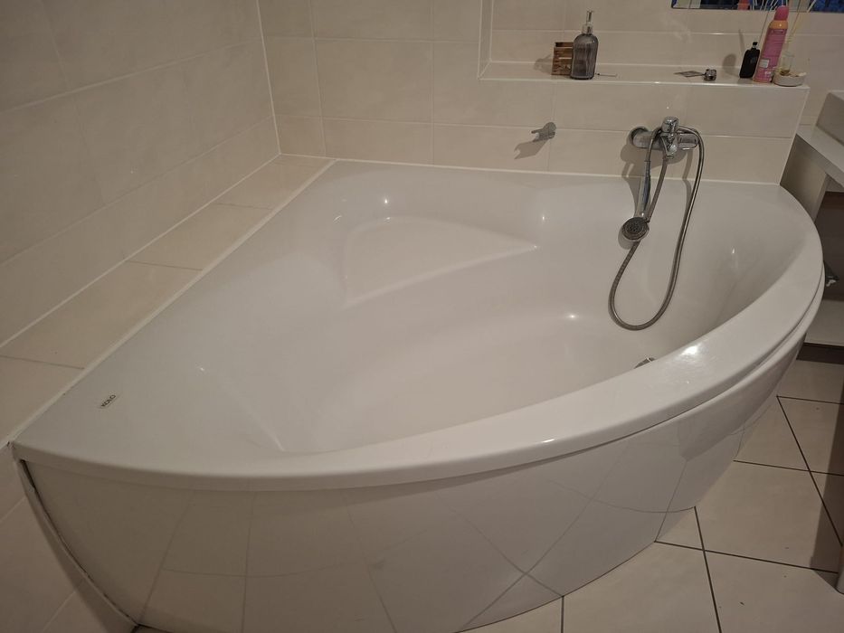 Dużą wanna narożna KOŁO