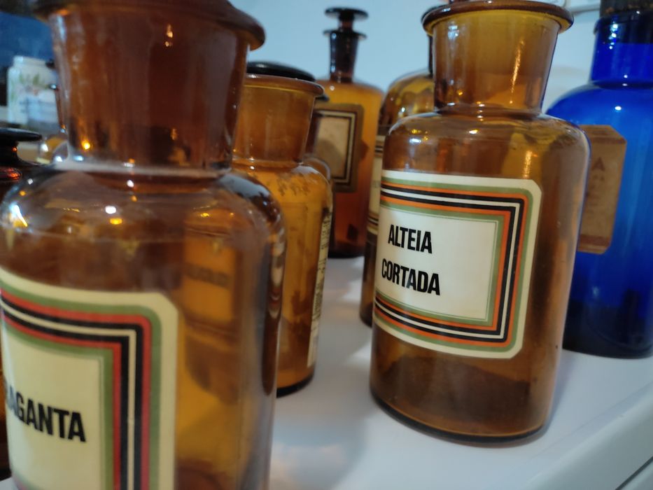 Conjunto frascos antigos ambar