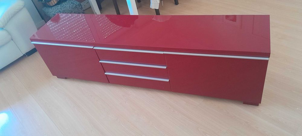 Móvel TV vermelho IKEA, modelo Bur da gama BESTA