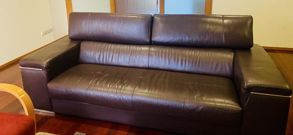 Sofá preto em couro