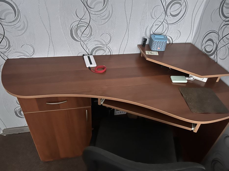 Стіл писмьовий б. У . Самовивіз