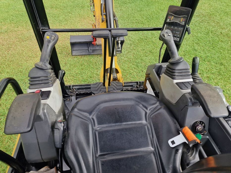 Mini escavadora cat 1.7 tn