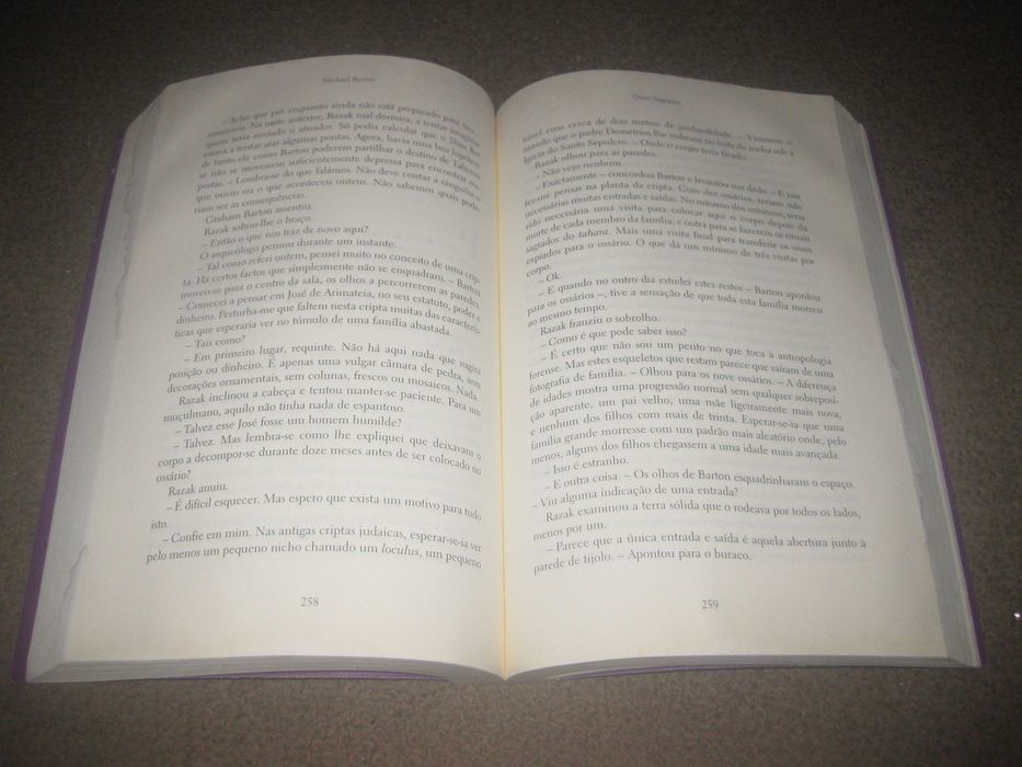 Livro "Ossos Sagrados" de Michael Byrnes