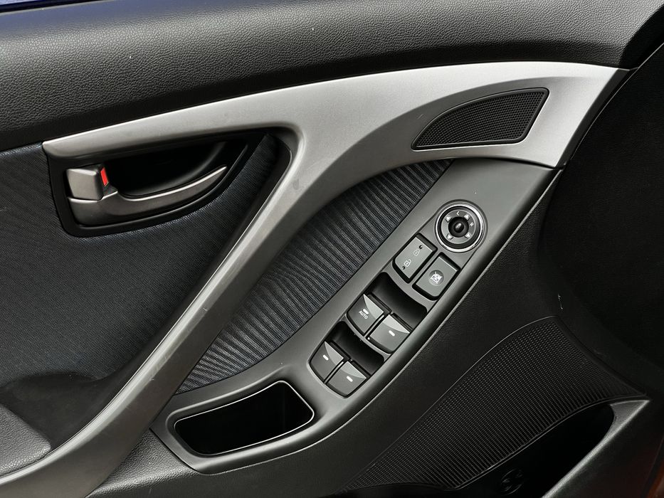 Hyundai Elantra 2012 рік 1.8 бенз/газ