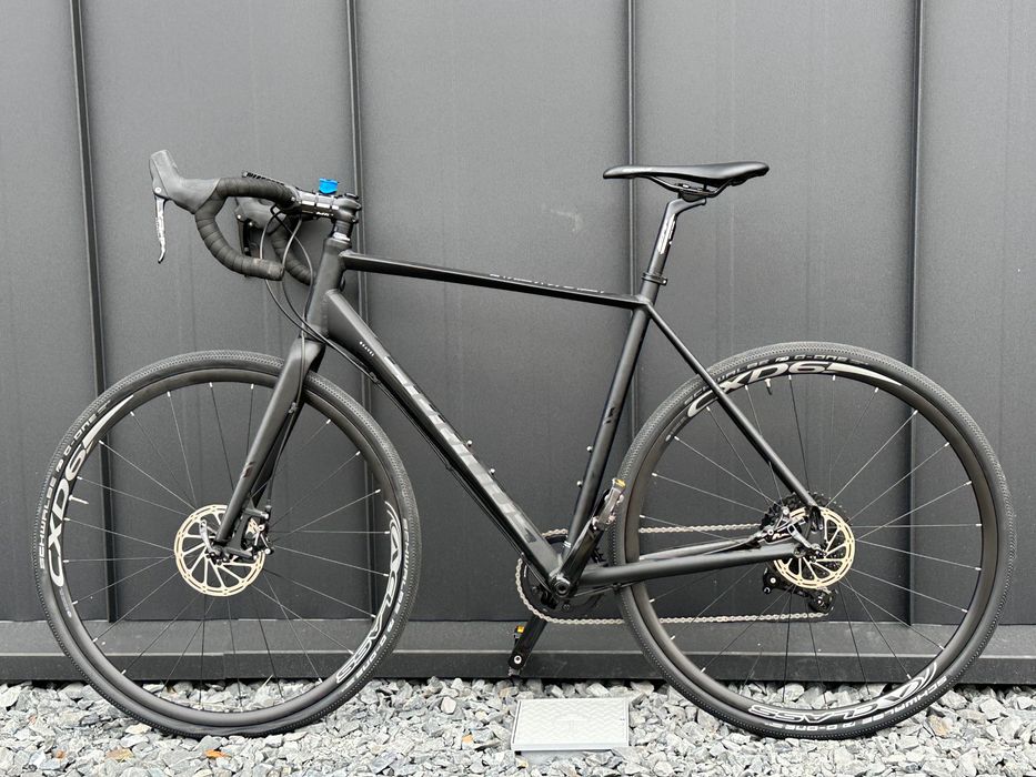 Piękny nowy rower Gravel Serious grupa sram
