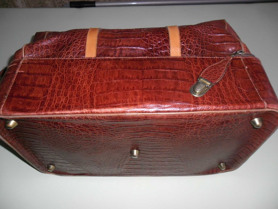 Saco viagem em pele - BOM ESTADO