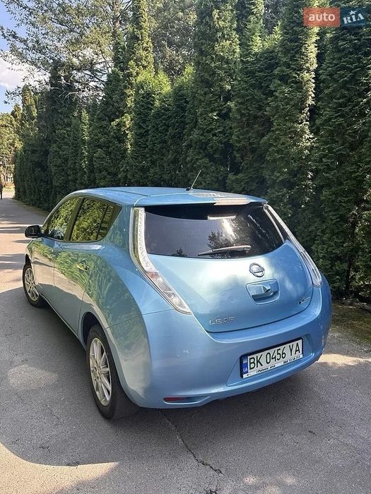 Продам електромобіль Nissan leaf
