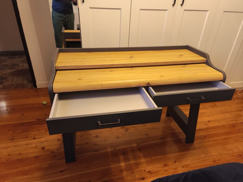 Biurko z wysuwanym blatem