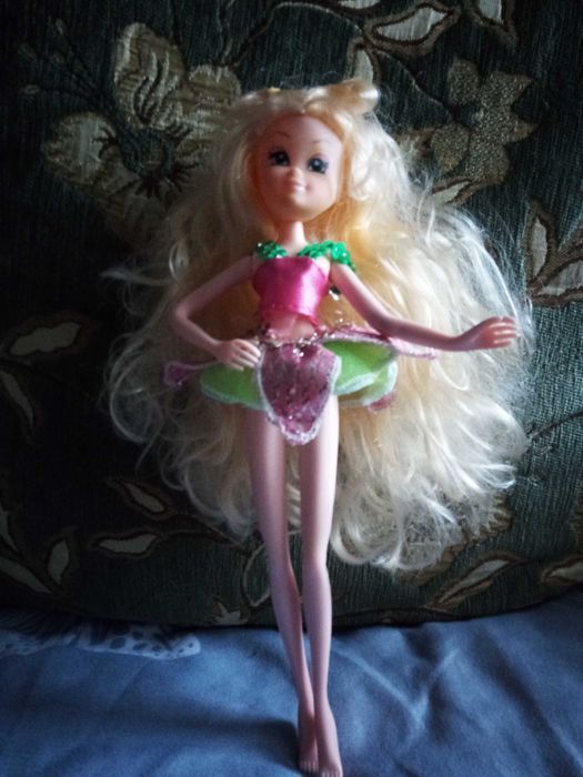 Лялька фея з розкішним волоссям