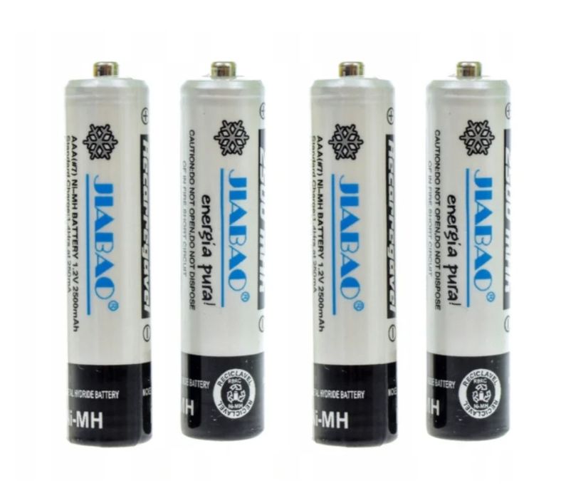 Зарядное устройство с ААА и АА аккумуляторами (4 шт)