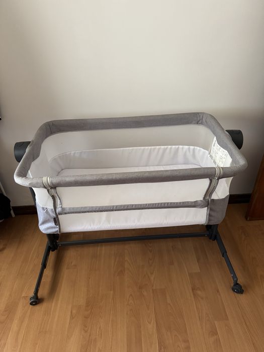 Berço de bebe cinza