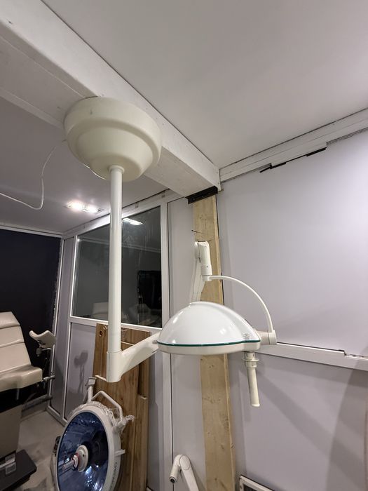 Лампа хірургічна операційна стельова однокупольна