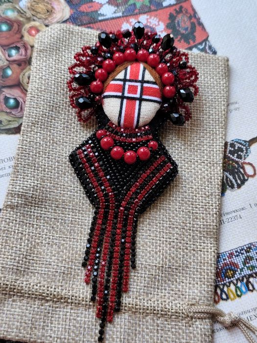 Брошка Мотанка ручної роботи