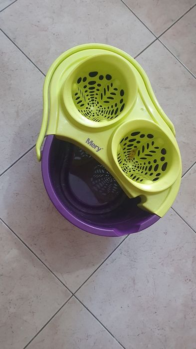 Balde com 2 espremedores