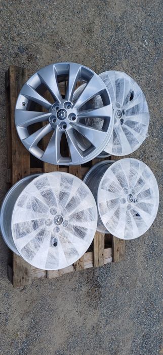 Alufelgi OPEL 7x18 cali , rozstaw śrub 5x105 , po regeneracji.
