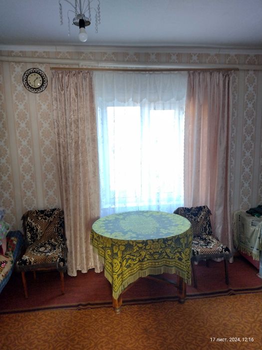 Будинок у центрі селища Варва Прилуцького району Чернігівської області