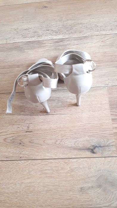 sandał na szpilce firma aldo