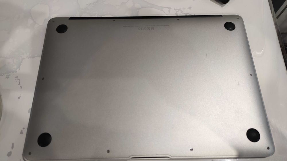 Apple MacBook Air 13" 2015 I5-5250/ 4Gb /Graphics 6000 /SSd256