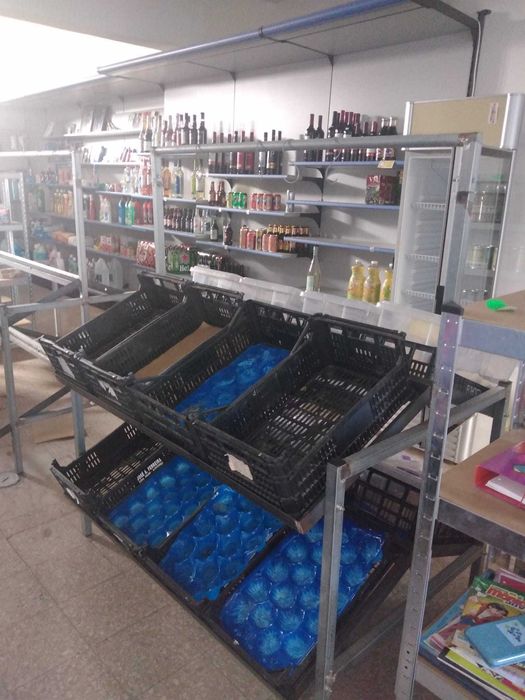 Prateleiras para caixas de frutas p/ Mercearia à Venda – Imperdível!