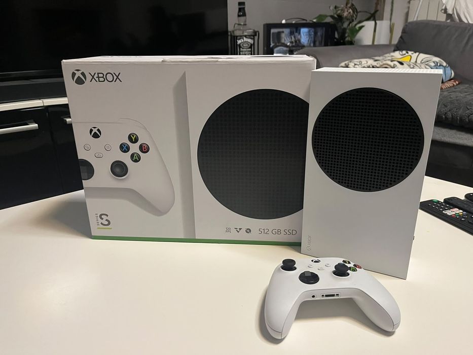 Rezerwacja Xbox Series S 512 GB SSD bardzo  mało używana stan bardzo dobry!!