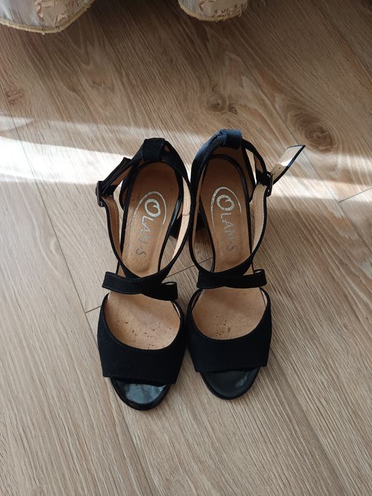 Продам жіночі босоніжки